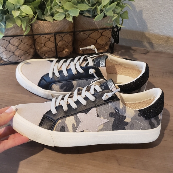 Vintage Havana Camo Gail Star Sneakers - Picture 4 of 8